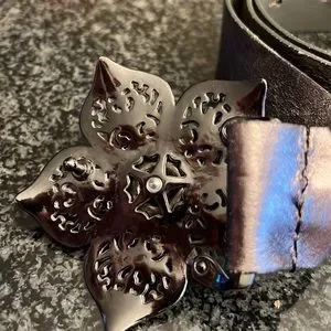 Gorgeous belt buckle on 36 (to last hole) coppery color belt. 1.5 inches wide. unbranded | Accessories | Gorgeous Belt Buckle On 36 To Last  main image 2